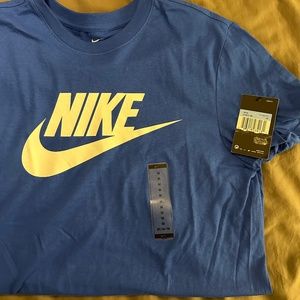 Nike Standard Tee - BEST OFFER